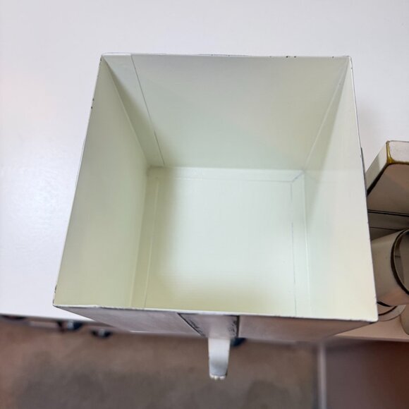 BALLARD DESIGNS Gift Box Stocking Hanger White Metal Bow Box RARE RETIRED! - Picture 4 of 15